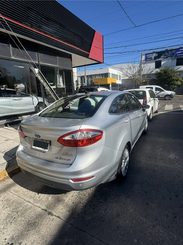 Ford Fiesta Kinetic 1.6 Sedan Titanium Powershift 120cv