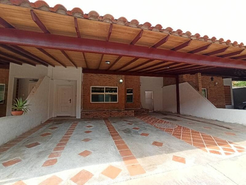 178991 L. P. Venta Townhouse, Urb. La Cumaca, San Diego, Solo Clientes