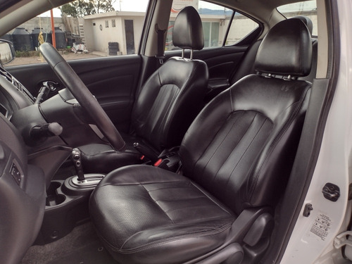 Imagen 10 de 14 de Nissan Versa 2018 1.6 Exclusive Navi At