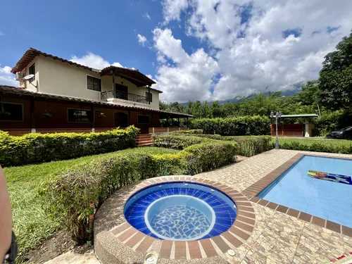 Finca Exclusiva En San Jerónimo Con Piscina Y Amplios Espacios