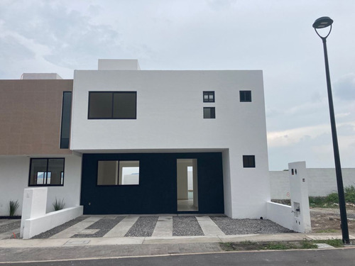 Estrena Casa En Juriquilla San Isidro, Equipada, Jardín, 3 R