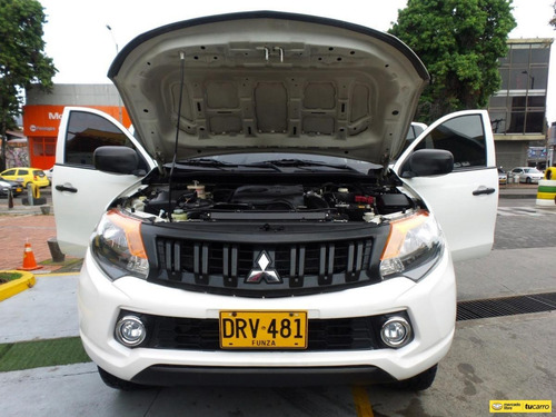 Imagen 11 de 19 de Mitsubishi L200 Sportero
