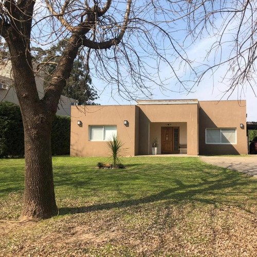 Casa En Venta - 2 Dormitorios 2 Baños - Baradero