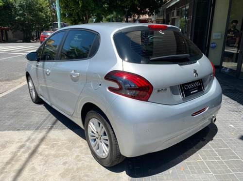 Peugeot 208 Allure 1.5 Nav 2017 Cassano Automobili