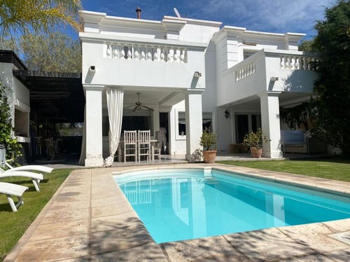 Casa A La Venta En Club De Campo Guaymallen