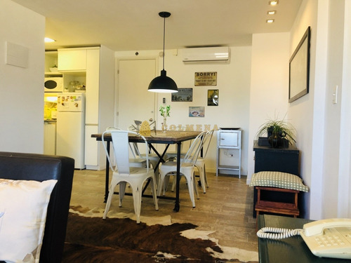 Apartamento En Alquiler En La Peninsula, De 2 Dormitorios, 2 Baños, Cocina Integrada, Living-comedor.-ref:2273