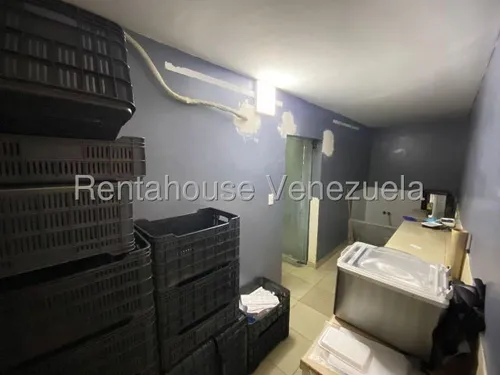 La Florida Mls# 25-10894 Wm