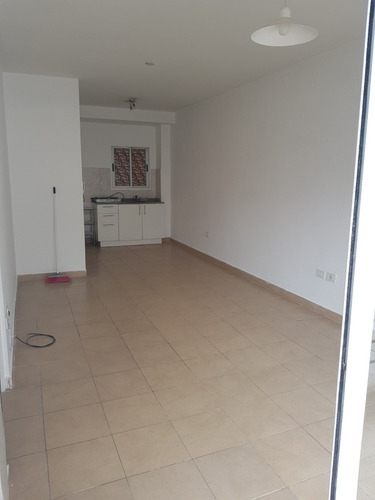 Imagen 8 de 11 de Departamento 1 Ambiente Con Cochera Contrafrente Baño Completo Balcon