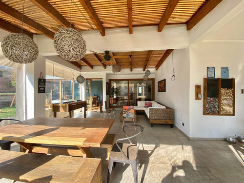 Dos Casas, Una Grande Familiar Y Otra Ideal Para Los Abuelos