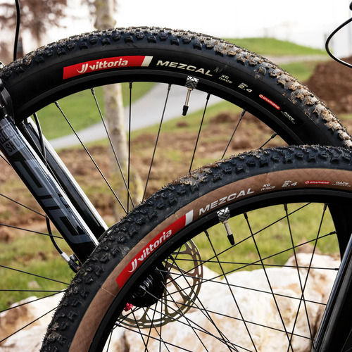 Cubierta Vittoria Mezcal Xc-race Tubeless Ready 29x2.4 Color Negro/marrón