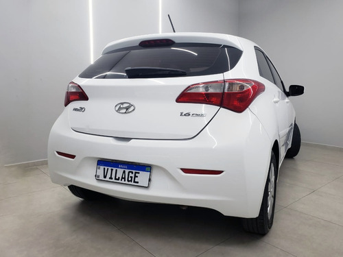 Imagem 15 de 17 de Hyundai Hb20 1.6 Comfort Plus 16v Flex 4p Completo 2014 2015
