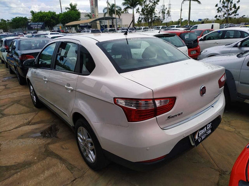 Grand Siena 1.6 Essence Dual Flex 2014/15