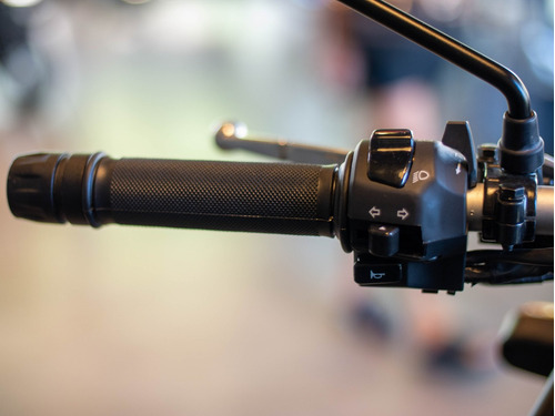 Imagen 21 de 25 de Royal Enfield Himalayan Granite Black Bs6 Reserva Hoy
