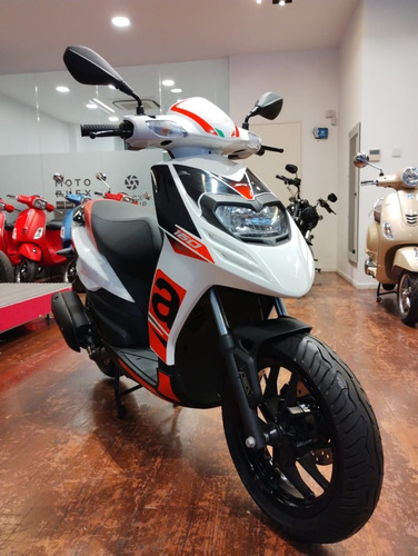 Imagen 14 de 17 de Nuevo Scooter Aprilia Sr 160 Azul Inyección Abs
