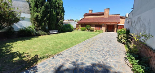 Imagen 2 de 19 de Casa En Venta, 3 Dormitorios, Alberdi, Gran Jardin, Piscina. Calidad, Rosario