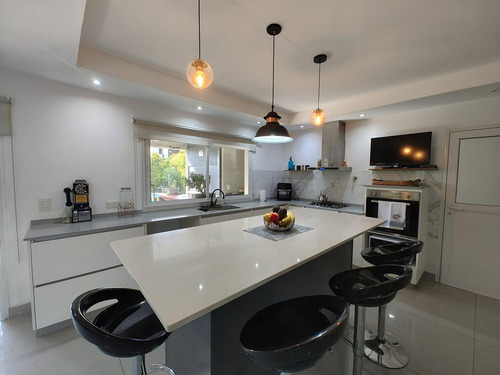 Apto Credito - Casa De Categoría En Venta En Los Olivares