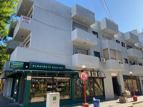 Micro Centro A Solo 50mtrs De La Peatonal Con Cocina Separada Y Patio Propio