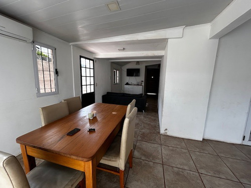 Casa Remodelada En Junín (b), Zona Club Sarmiento.