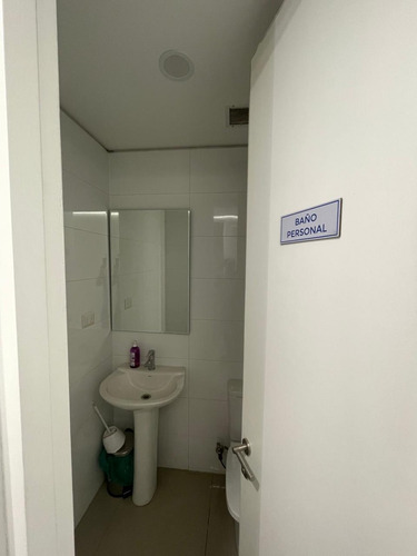 Local Comercial Vacio Y Conversable Si Queda Como Clinica