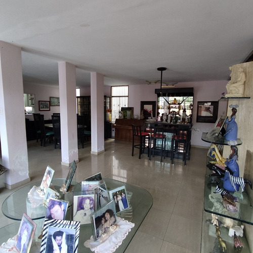 Imagen 3 de 13 de Urb. Prados Del Este, Casa En Venta.