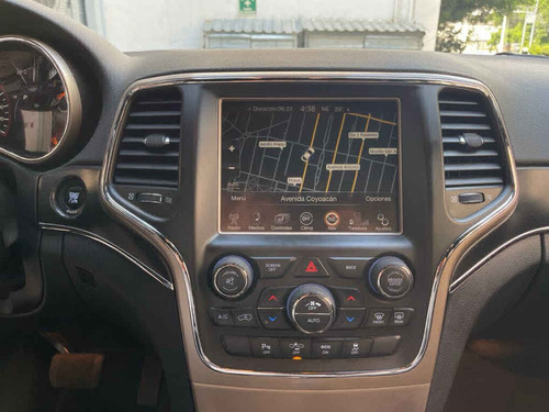Imagen 9 de 15 de Jeep Grand Cherokee 2015 5p Limited Lujo 4x2 V8/5.7 Aut