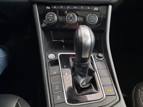 Imagen 10 de 25 de Volkswagen Vento Highline 250 Tsi At 2021 Azul 32.500kms U/m