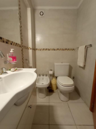 Imagen 12 de 23 de Venta. Departamento Dos Dormitorios, Patio Y Cochera. Zona Centro
