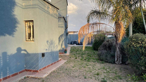 Unquillo , Venta ,hermosa Casa Dos Dormitorios , Cochera Y Piscina