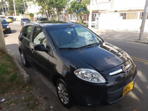 Fiat Palio Attractive 2013, 61000 Kilómetros, Color Negro