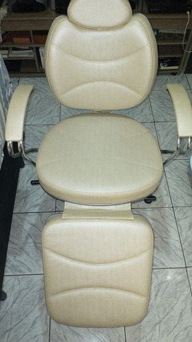 Imagem 1 de 5 de Cadeira Poltrona Reclinável Maquiagem/micropigmentação Usada