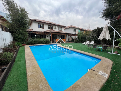 Asenjo Propiedades Vende Hermosa Casa 5d+4b Sector El Carmen