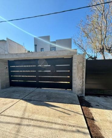 Duplex En Venta - 2 Dormitorios 2 Baños - 207mts2 - Villa Elisa