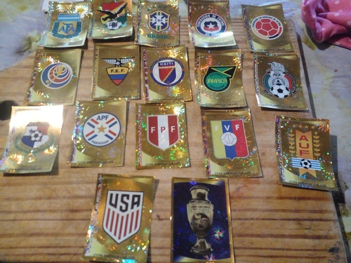 Lote De 17 Escudos Figuritas De La Copa América Centenario 