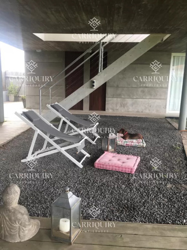 Venta De Casa En Manantiales- El Chorro. 4 Dormitorios En Suite