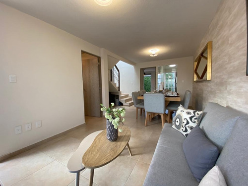 Casa Residencial En Chalco, 3 Recamaras Y 3 Baños .