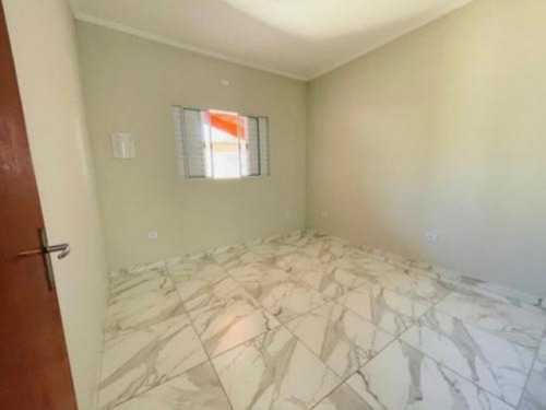 Imagem 9 de 12 de Casa No Bairro Balneário Plataforma, Em Mongaguá, Litoral Sul De São Paulo, Localizada No Lado Praia. Imóvel Com 125 M² De Terreno Sendo 72 M² De Área Construída. Possui Piscina, Churrasqueira E Vaga