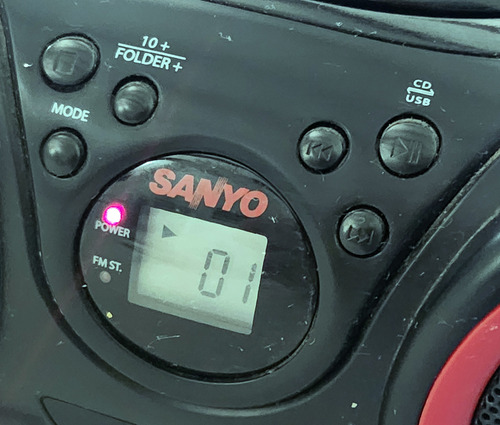 Radiograbador Cd/mp3/usb/radio Sanyo Negro (Usado)