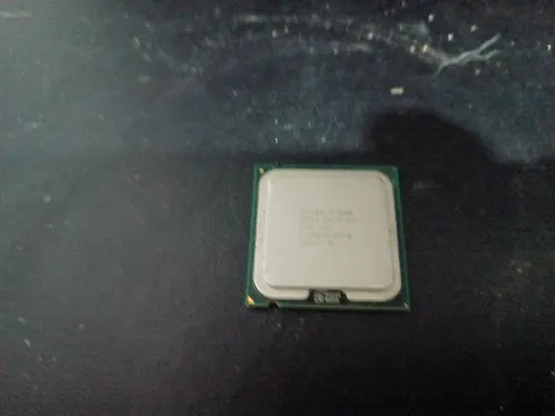 Micro Intel Corel 2 Duo E 400 De 2.40 Ghz 2 M 88/86-q8 A 373 (Usado)