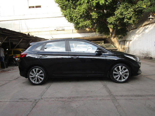 Imagen 4 de 15 de Hyundai Accent 5p Gls 1.6l,ta,a/ac.aut.,ve,piel,ra17