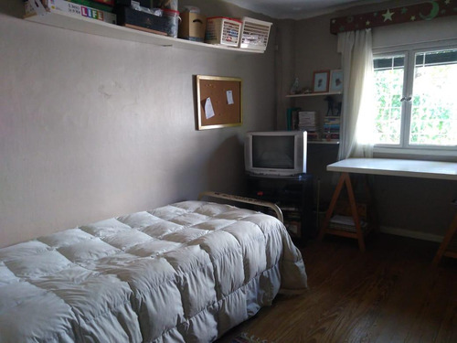 Casa En Venta - 4 Dormitorios 2 Baños - 150mts2 - La Plata