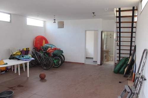 Casa En Balneario Piriapolis, Maldonado. Cerca De La Playa