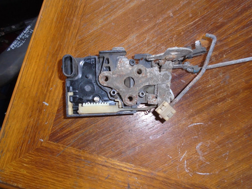 Imagen 3 de 3 de Vendo Cerradura Trasera Derecha De Daewoo Nubira Año 2000