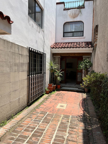 Dos Casas En Del Carmen Coyoacán