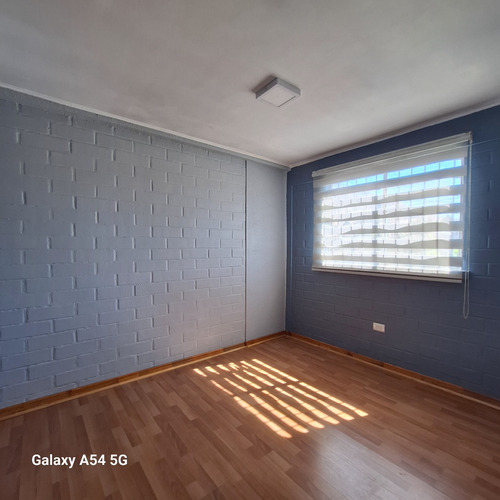 Se Vende Cómoda Casa 2 Pisos/3d/1b/ Amplio Patio Y 3 Est.