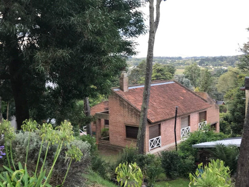 Venta Chalet De 5 Amb Con Piscina, Gas Natural Y Asfalto - Sierra De Los Padres- Muy Buena Ubicación Y Vista Panorámica - Permuta