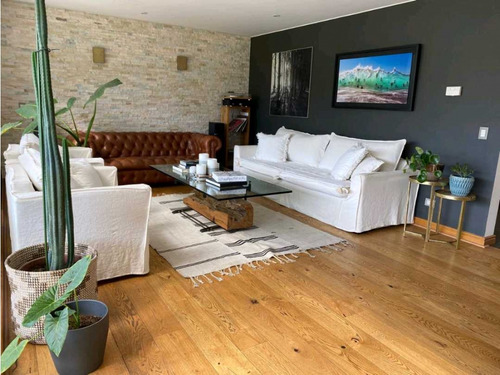 Casa En Lo Barnechea/ Camino Real En Condominio