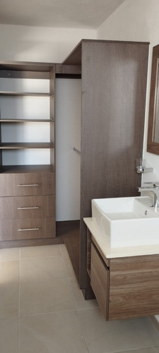 Capital Sur, Casa Nueva, 2 Rec. Con Baño C/u Ideal Para Ejecutivos!!