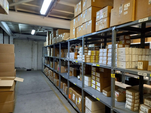 Amplia Propiedad Industrial Con Excelente Conectividad