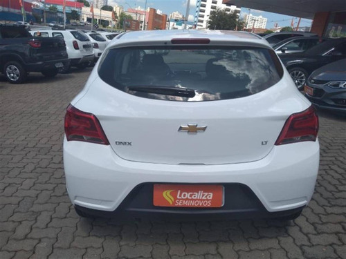 Imagem 4 de 9 de Chevrolet Onix 1.0 Mpfi Lt 8v Flex 4p Manual