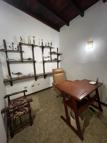 Amplia Y Confortable Casa En Venta, Ubicada En La Urbanización Exclusiva Club De Campo